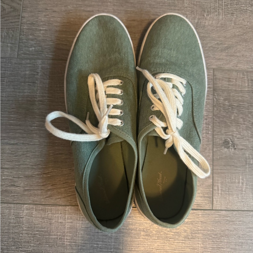 Universal Thread shoe size 9